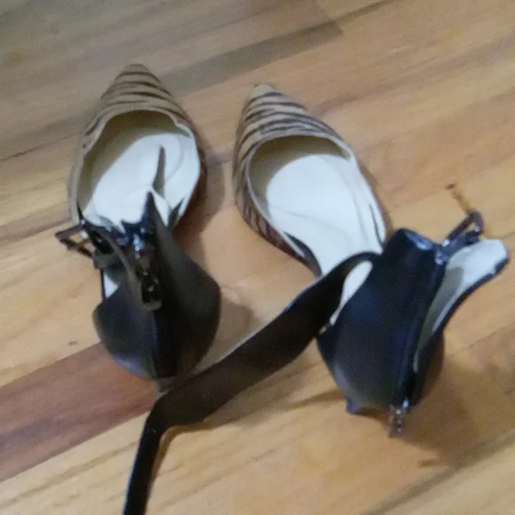 SHOE'S - Picture 2 of 4